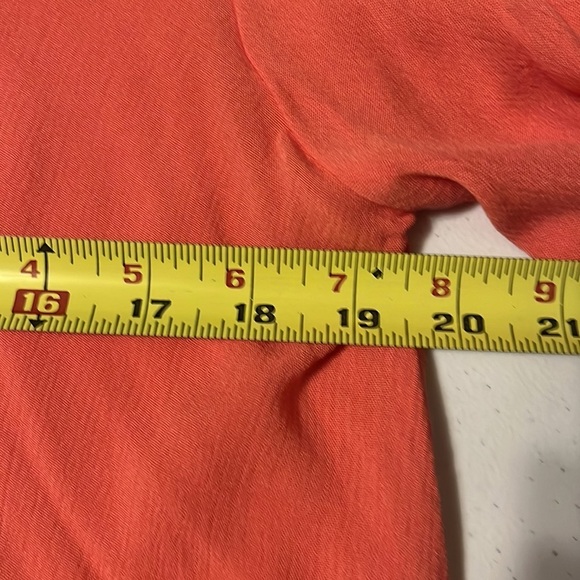 John Paul Richard coral blouse. Sz medium - Picture 7 of 9